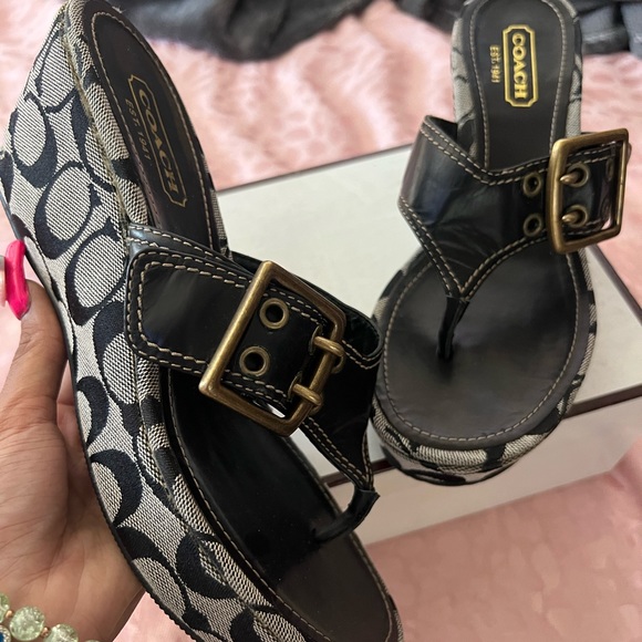 Only wore these once but bought them used ! They’re like brand new , no issues ! - Picture 2 of 4